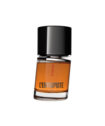 L'Entropiste Altamura EDP 50 ml buteliukas su juodu dangteliu ir oranžiniu skysčiu ant balto fono