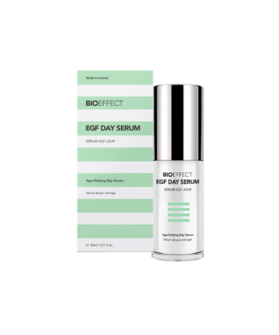 BIOEFFECT EGF Day Serum 30 ml buteliukas su pompa ir dėžutė baltame fone