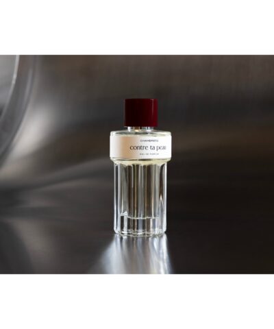 Chambre52 Contre Ta Peau Eau de Parfum 100 ml buteliukas tamsioje scenoje