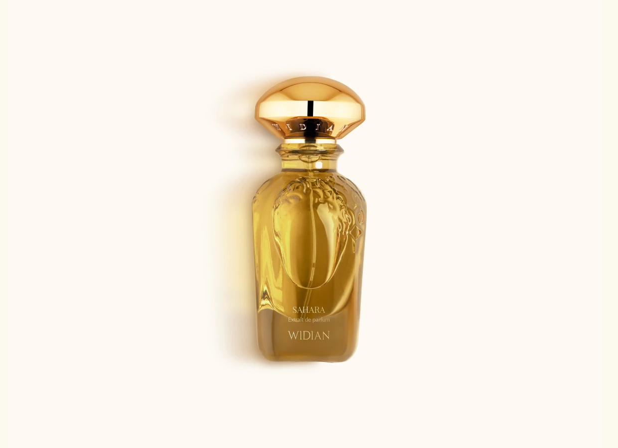 Widian Sahara Extrait de Parfum 50 ml auksinis buteliukas ant kreminio fono